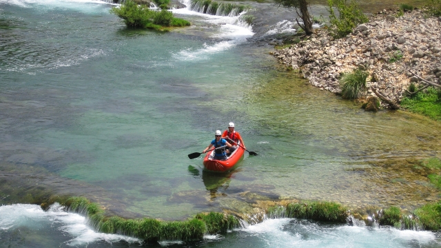kanoen in nationaal park Krka, Kroatie
