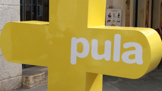 photo ©EMRE d.o.o. Pula - Sign in front of Tourist office