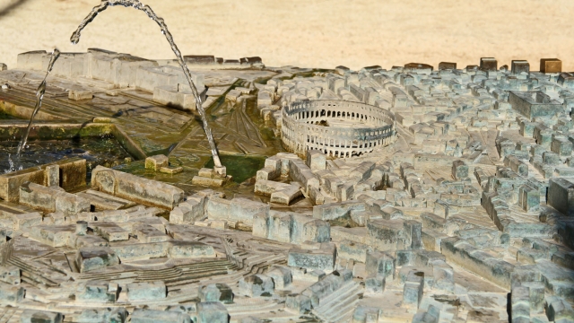 photo ©EMRE d.o.o. Miniature of Pula with small fountain